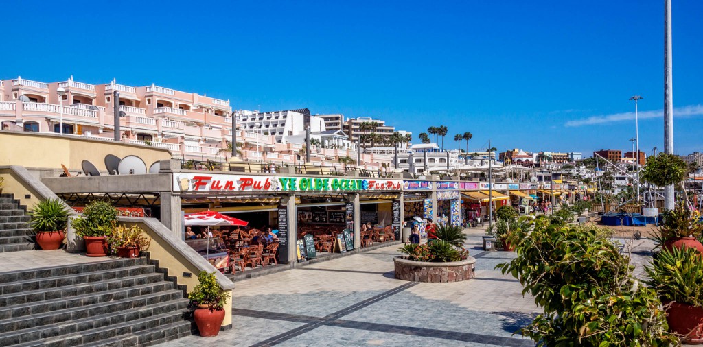 Die Strandpromenade an der Playa Fañabé